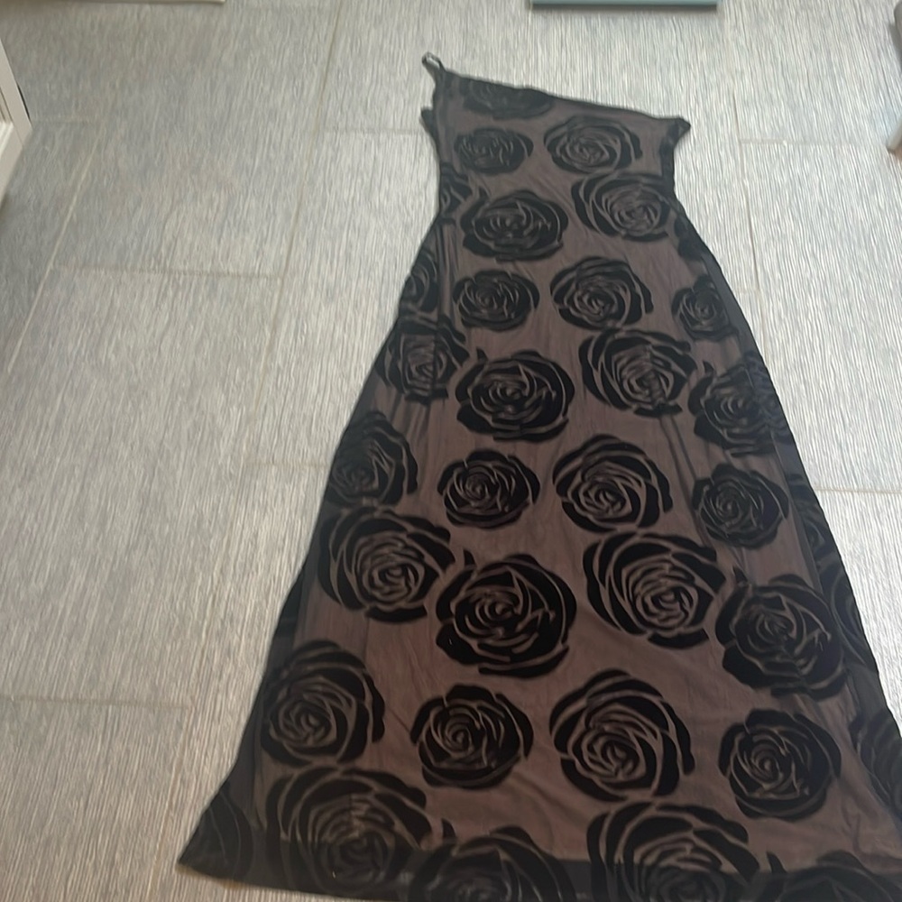 New formal dress w/raised flowers on a nude underlay so beautiful size S  pics